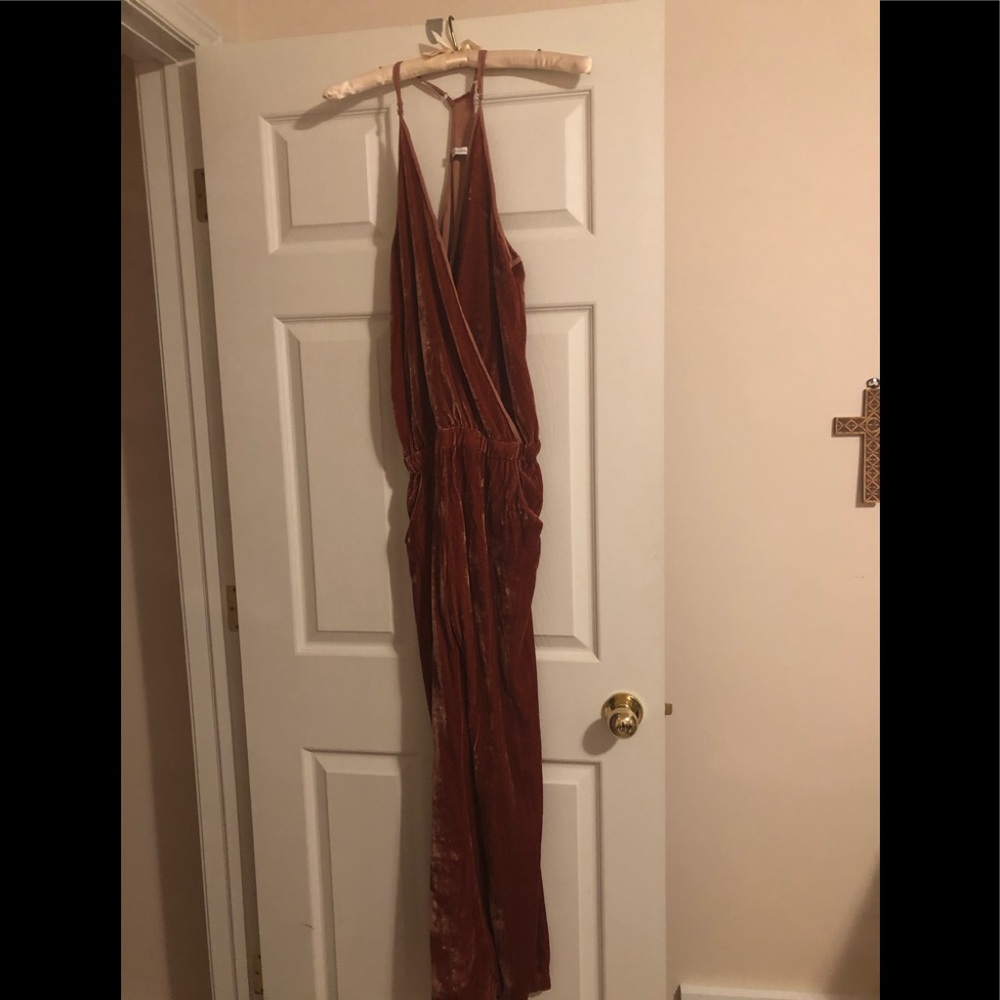 Crushed velvet jumpsuit. Super hot!🔥 - Picture 5 of 10